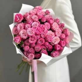 Пионовидная кустовая роза Lady Bombastic